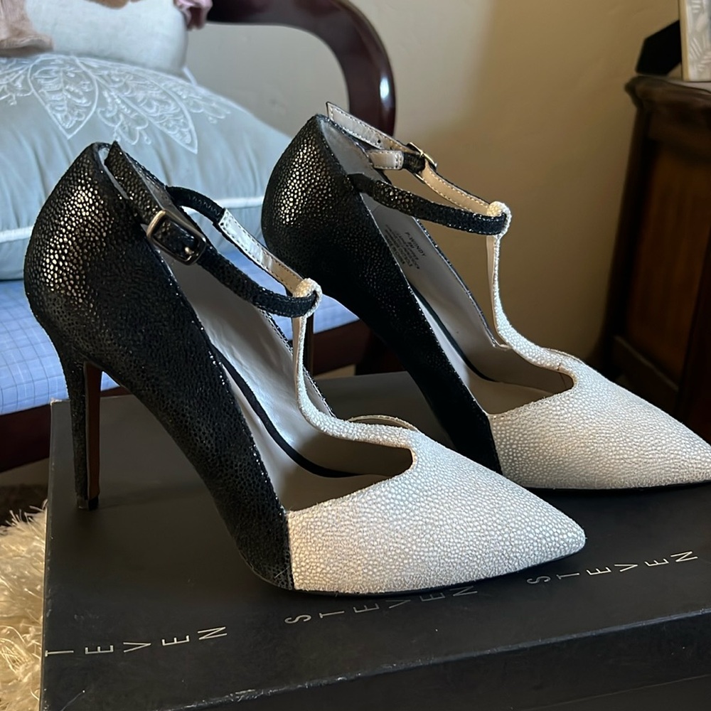STEVEN BY STEVE MADDEN T STRAP PUMPS